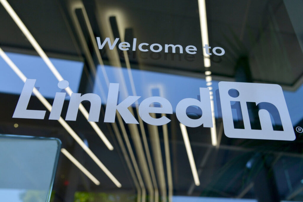 LinkedIn also falls in massive layoffs: will lay off 700 employees and shut down its application in China