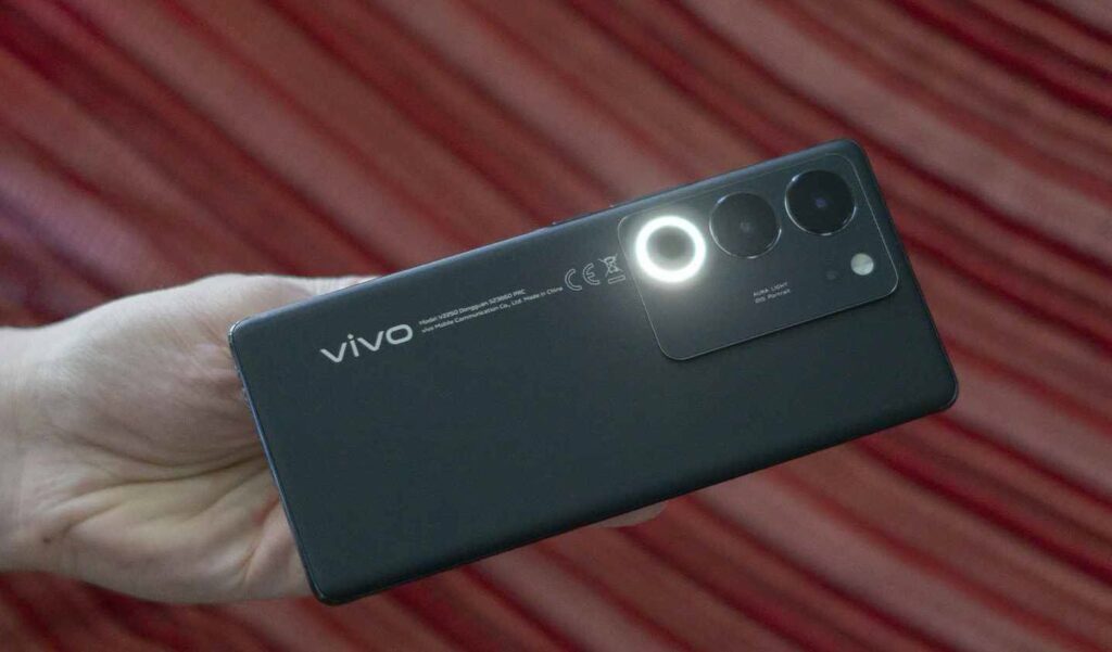 We tested the vivo V29: a great battery and a professional lighting system that makes a difference