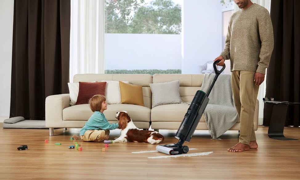 THIS DREAME VACUUM CLEANER ELIMINATES DIRT AND MOPS WITHOUT LEAVING ODORS